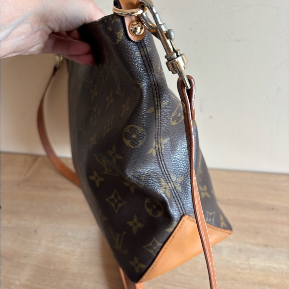 Authentic Louis Vuitton monogram shoulder crossbody bag - Picture 3 of 10